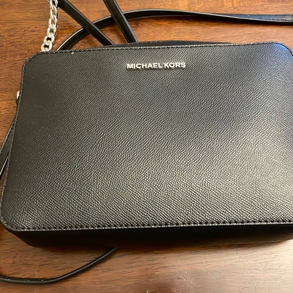 Micheal Michael Kors-Jet Set Saffiano Leather Crossbody Bag and Matching Wallet